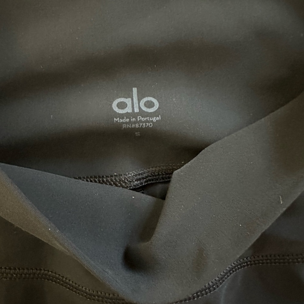 Alo Yoga High Waisted Ripped Warrior Leggings - Black - Small NWOT - Picture 5 of 14